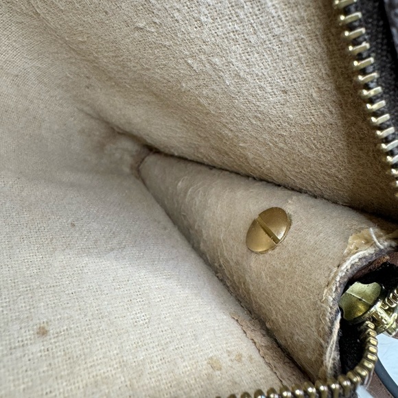 Louis Vuitton Bucket PM Pouch Crossbody - Picture 10 of 15